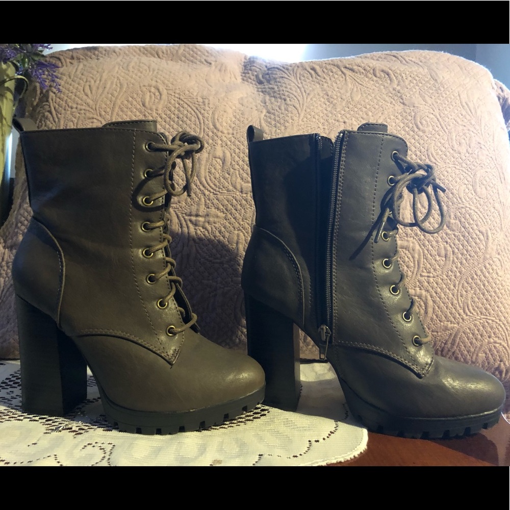 Lace up High heel boot